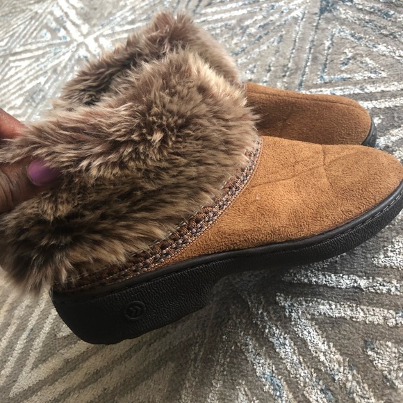 Slippers - Picture 2 of 6